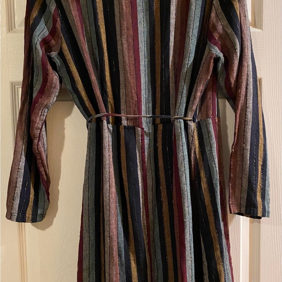 Rails striped metallic pattern wrap dress with v-neckline. Size medium. - Picture 4 of 6